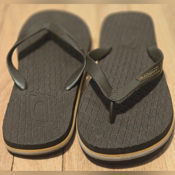 Old Navy flip flops- size 10 - Picture 2 of 5